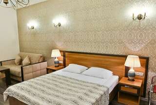 Гостиница Аллегро на Лиговском Санкт-Петербург Большая комната с дополнительной мягкой мебелью-7