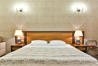 Гостиница Аллегро на Лиговском Санкт-Петербург Большая комната с дополнительной мягкой мебелью-8