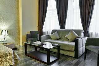 Гостиница Аллегро на Лиговском Санкт-Петербург Большая комната с дополнительной мягкой мебелью-5