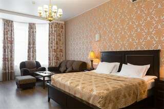 Гостиница Аллегро на Лиговском Санкт-Петербург Большая комната с дополнительной мягкой мебелью-9